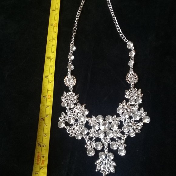 CZ crystal floral teardrop necklace - Picture 5 of 6